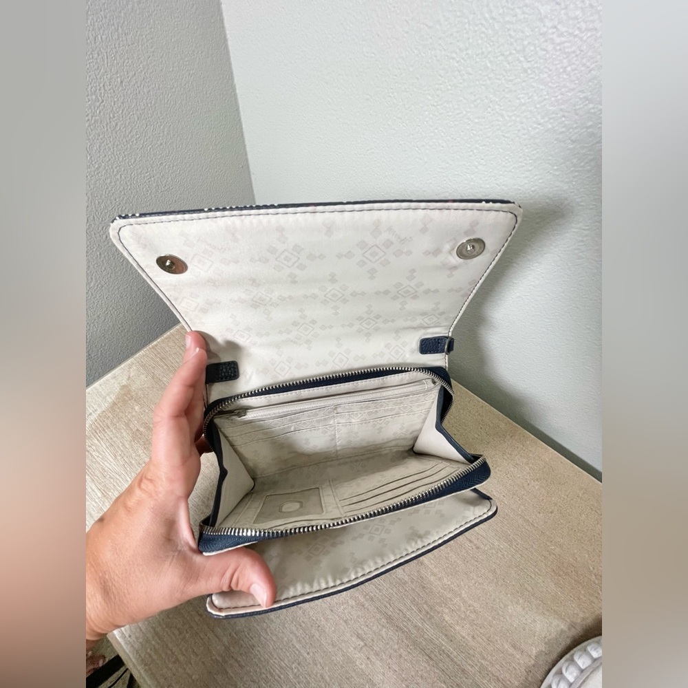 Thirty-One Inspired Crossbody Ltd. Navy and White Geometric Clutch Crossbody NWT - Picture 4 of 9